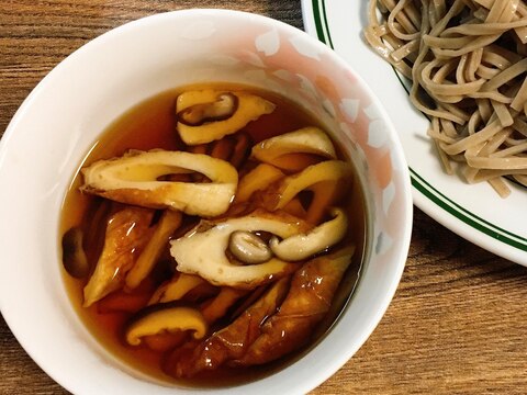 椎茸とちくわのつけ蕎麦